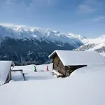 Cozy In Near Lift *