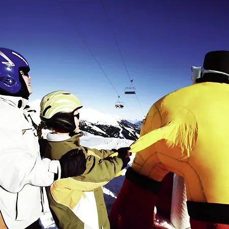 Cozy In Near Lift شقة